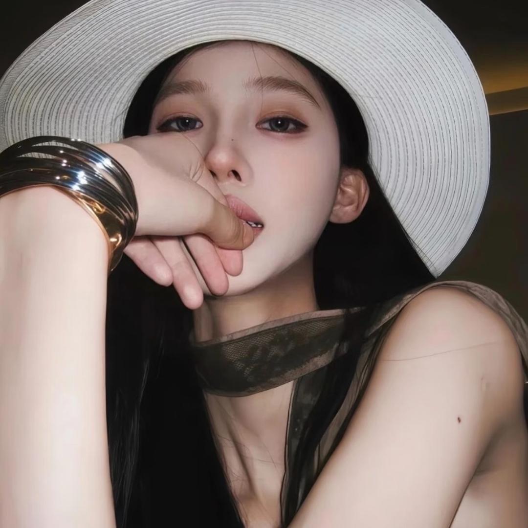 𝓢𝓽𝓪𝓻𝓻𝓲𝓼𝓶