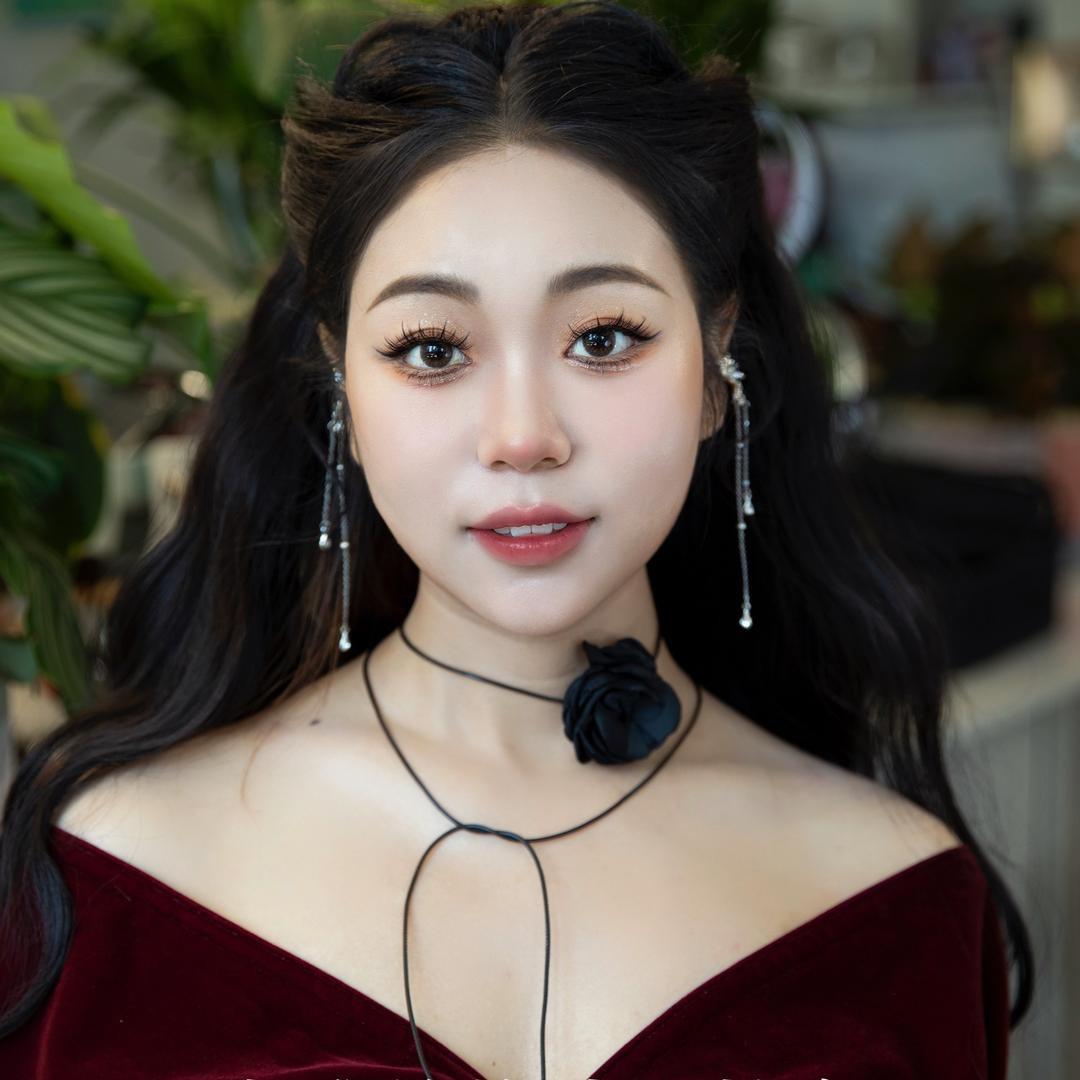 化妆师玲玲