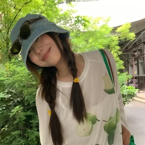 顶着两个黑眼圈