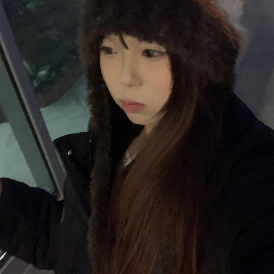 芷.