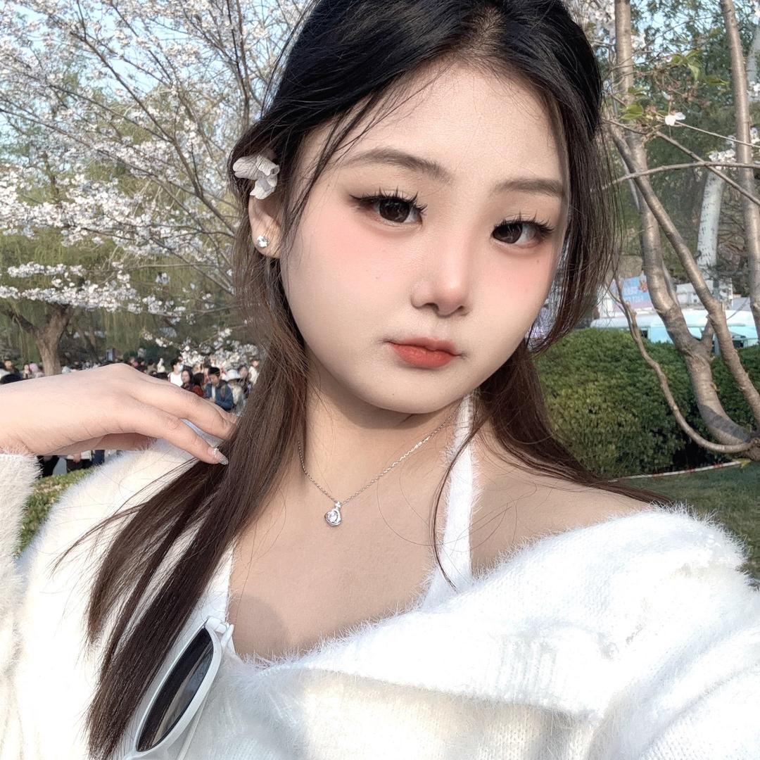 虫虫今天穿小裙子了没