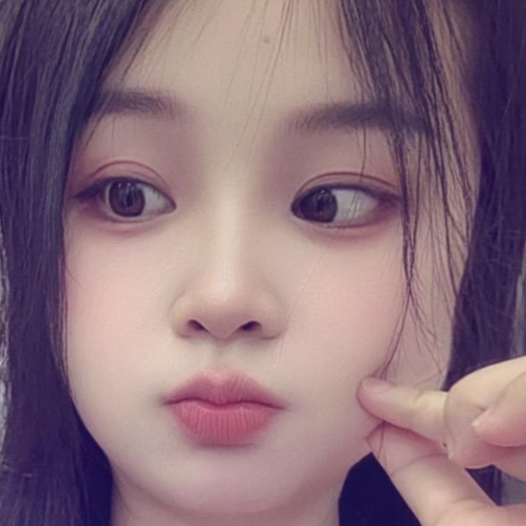 在凯里化妆的懒羊羊