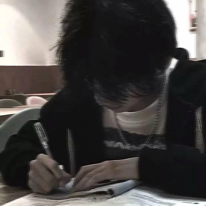 不到两米