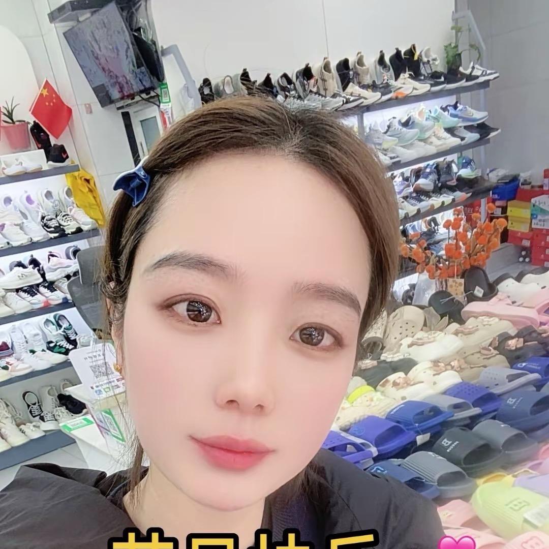 在六安卖鞋的小丫头