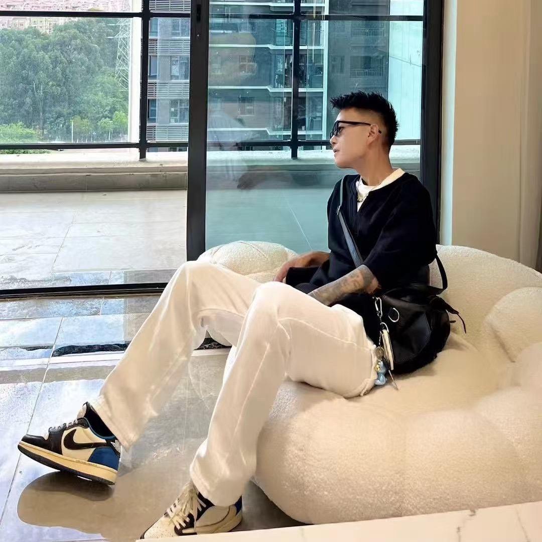 每当迷失黑夜里-