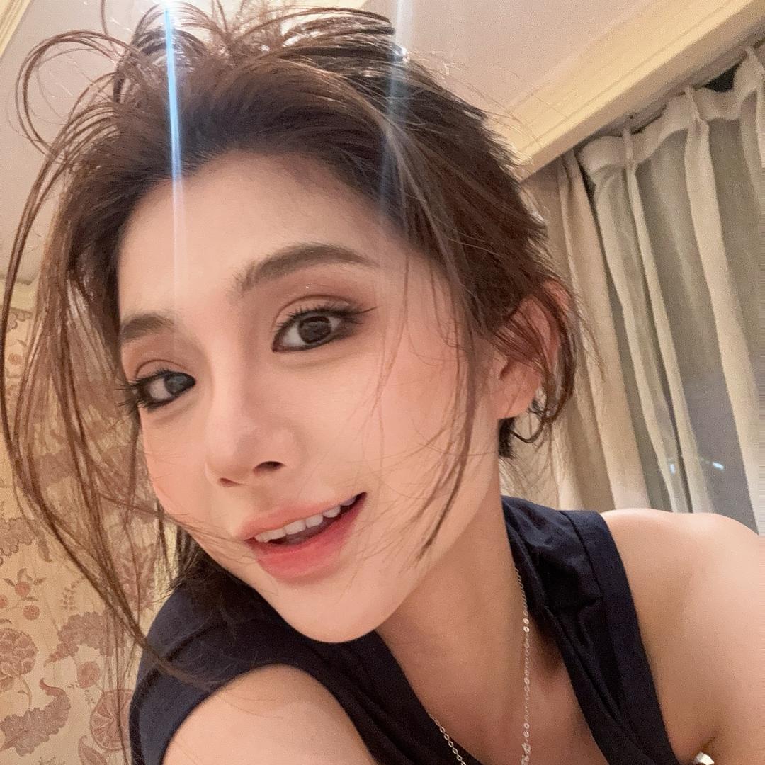 陈希希 笑嘻嘻