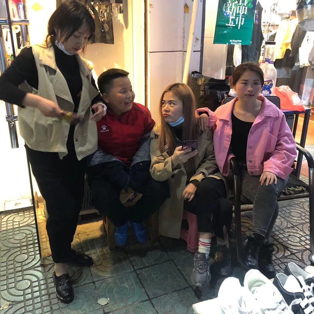 爱看笑话的叔叔“俏女孩”女装