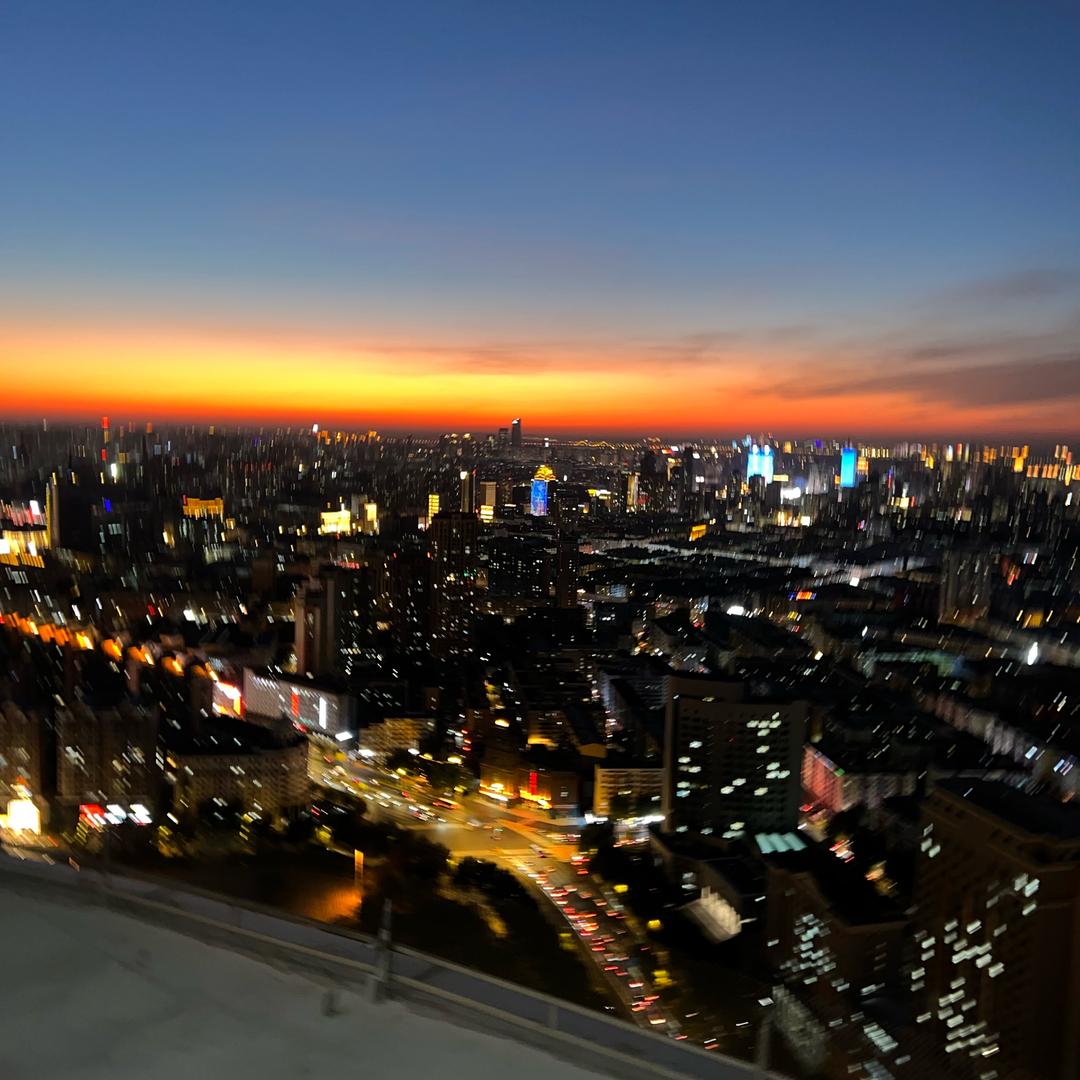 胡小伯.