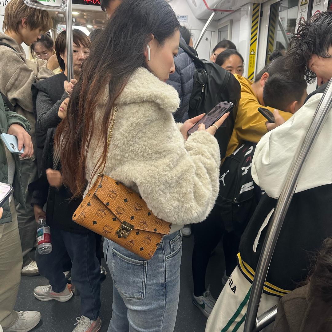 短裤反着穿