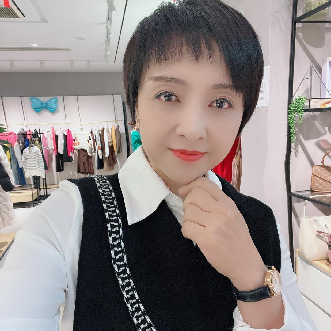 沂源振兴路三彩女装