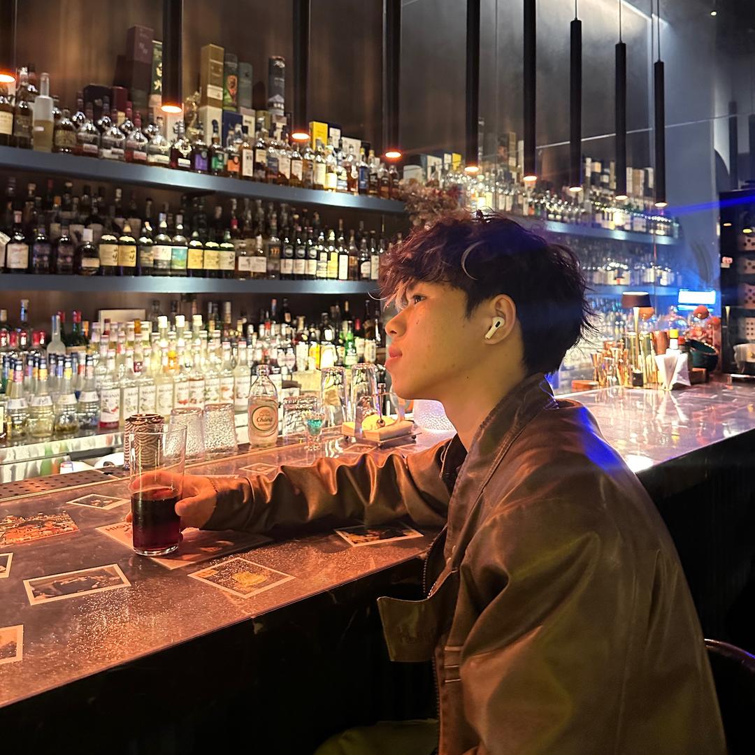 梓峰不会调酒