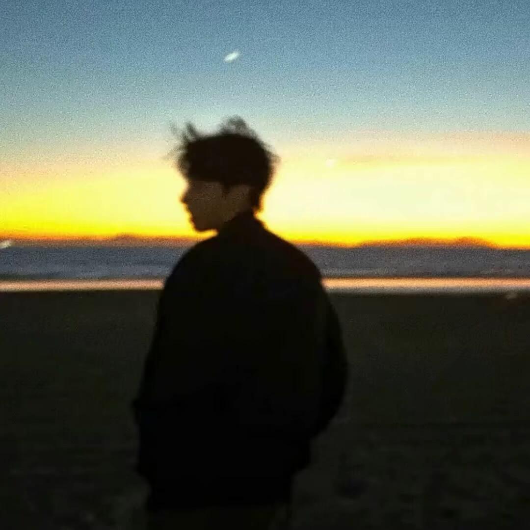 抽风被掰两颗门牙