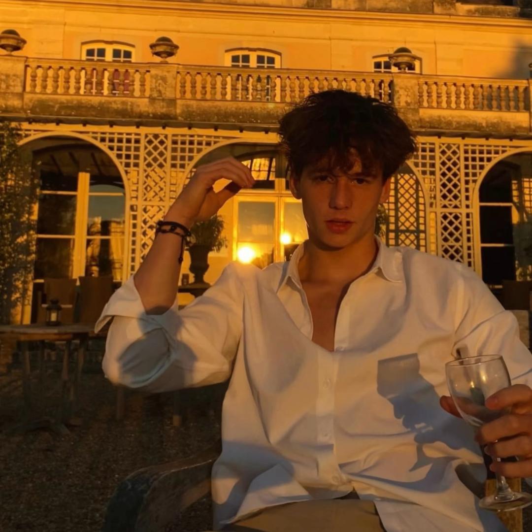 艾伦.