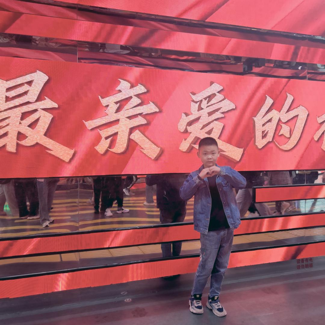 陈俊杰（唱苹果香的小男孩）