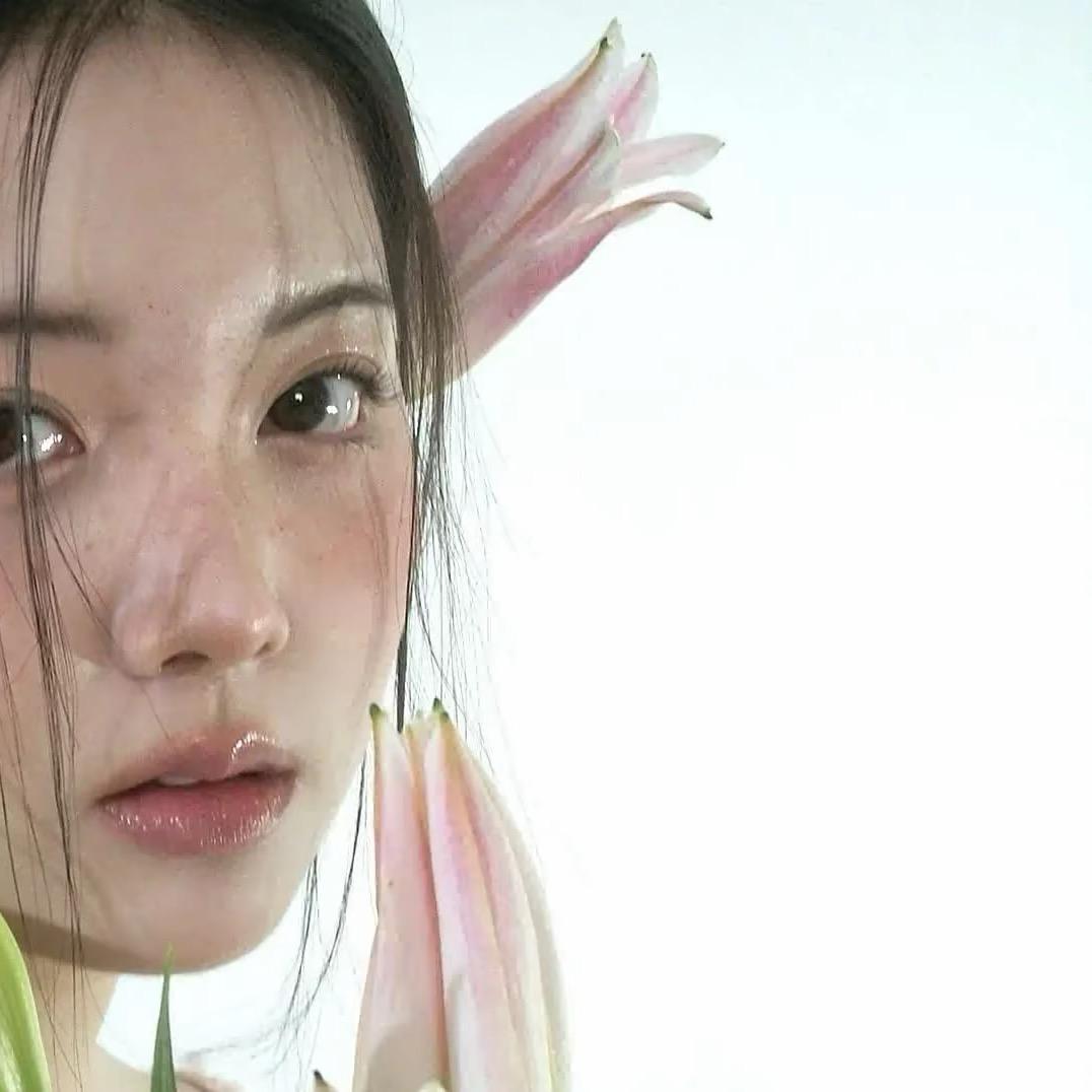 念念.