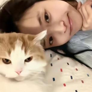王小小.