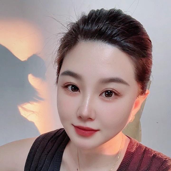王能能 ✨