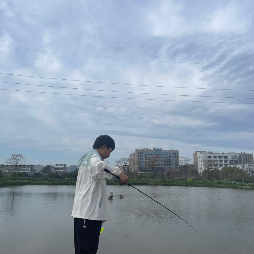 咨羽爱钓鱼