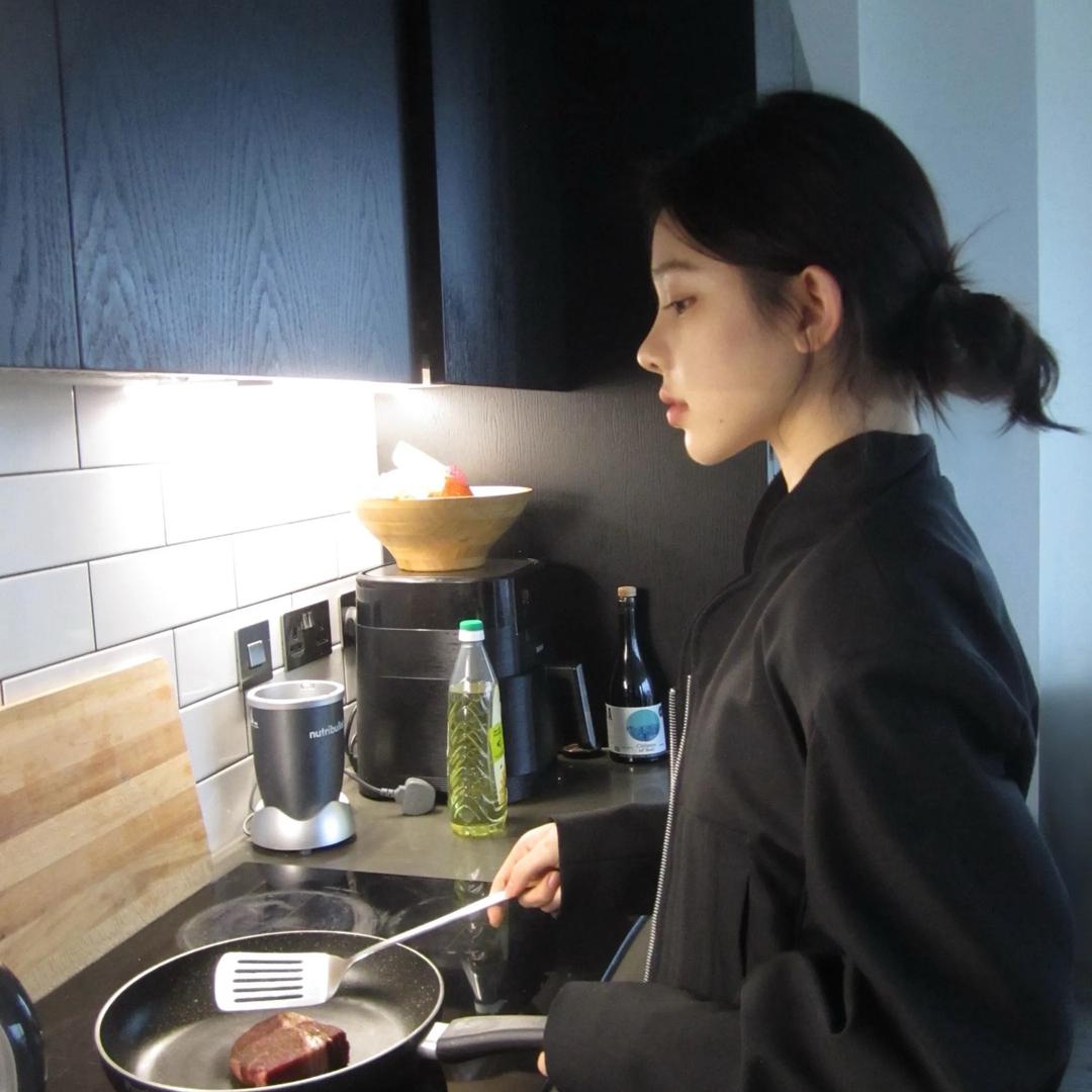 悲伤大蟑螂🍓