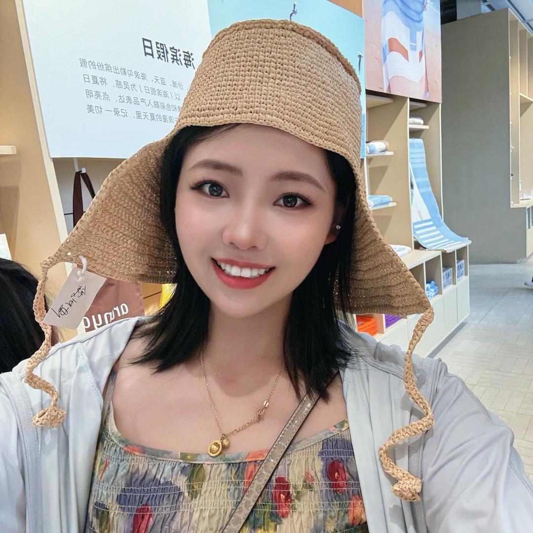 笑笑吃饱了.
