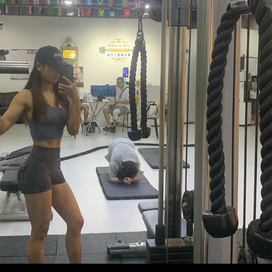 练不大的小丽丽