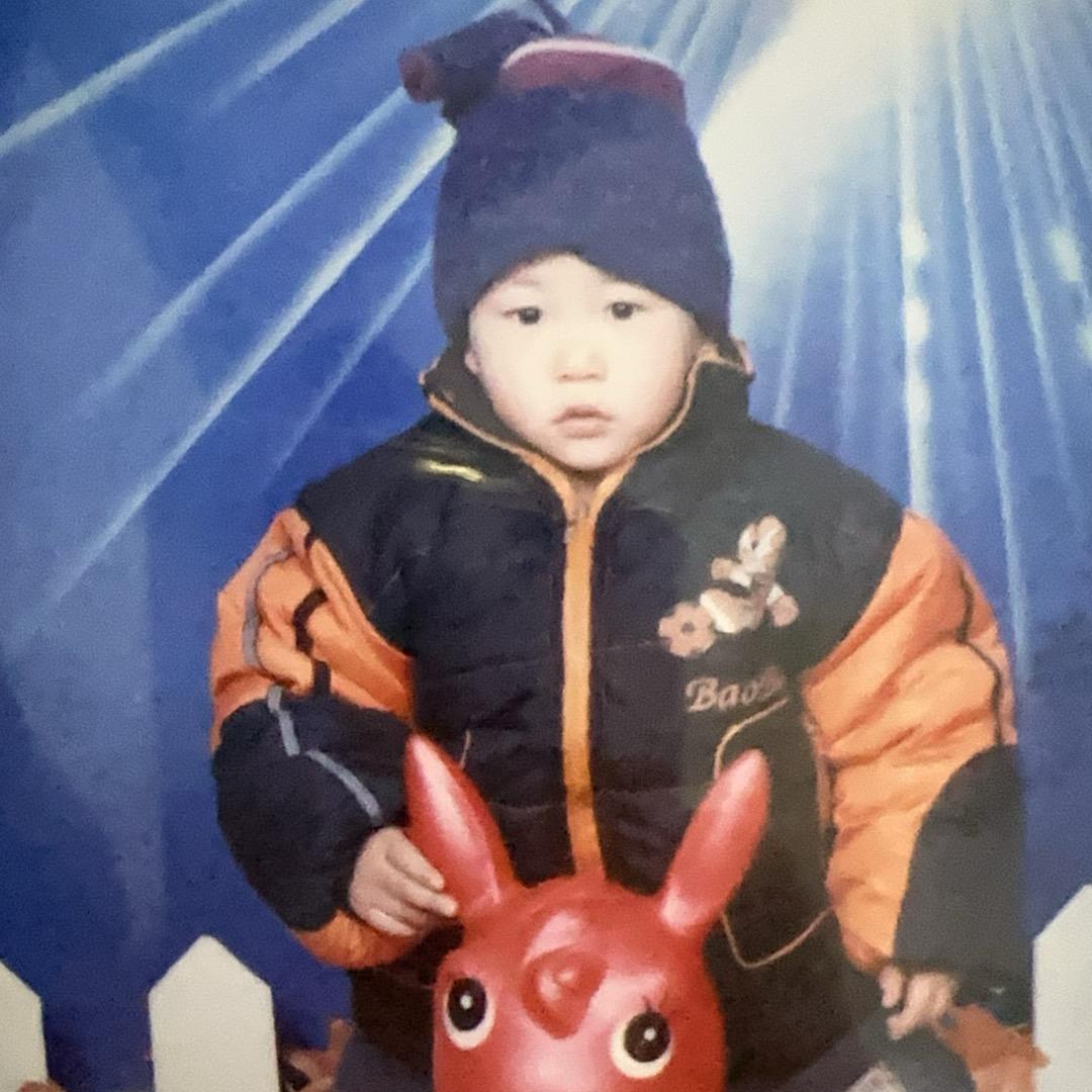 连告别都双手插兜的男人