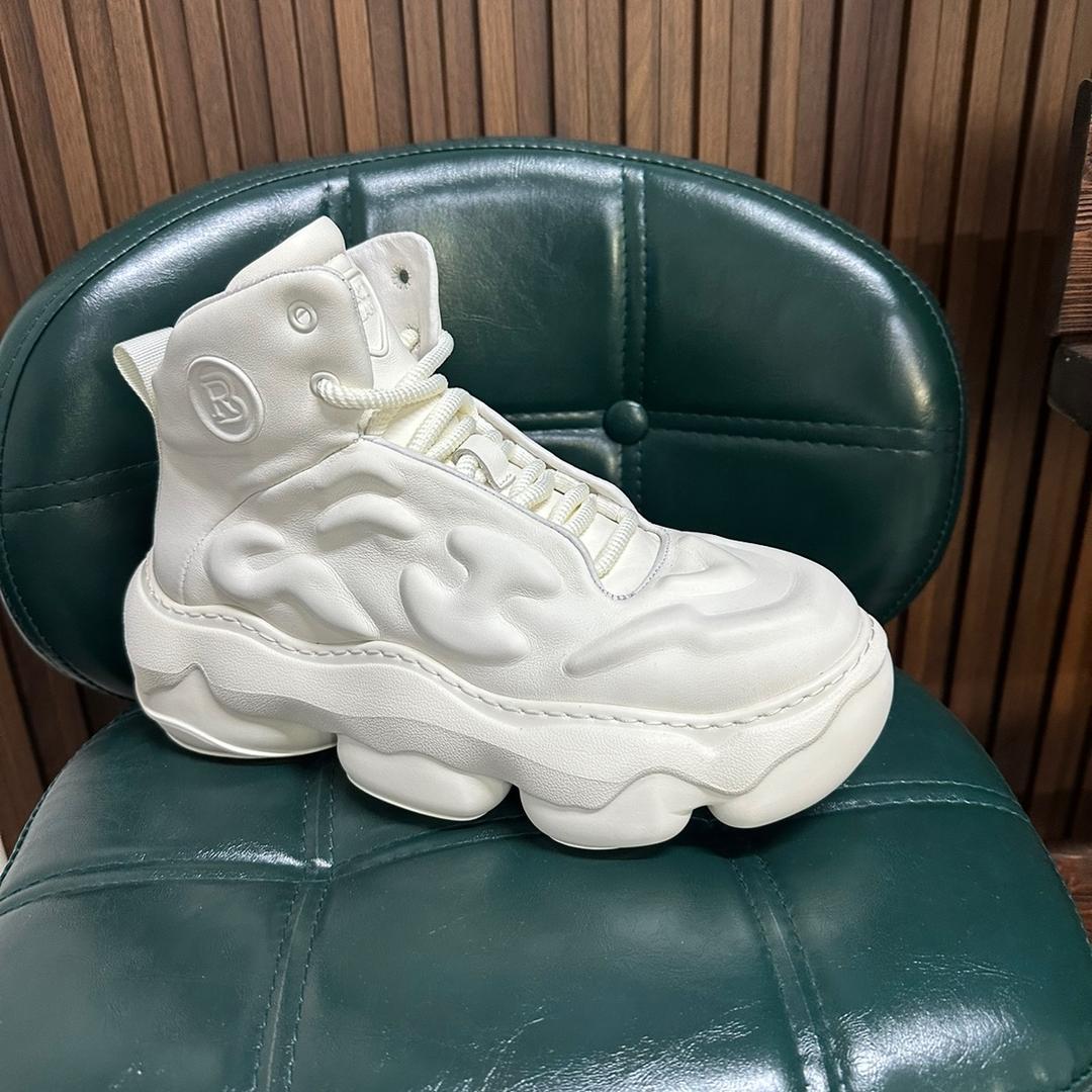 鞋途步行者