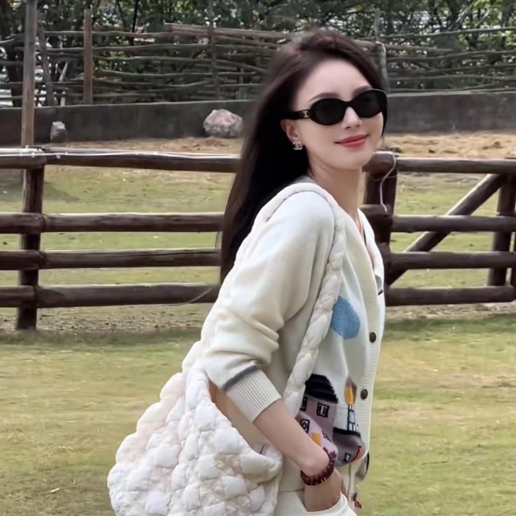 艾文文IRIS（时尚穿搭）