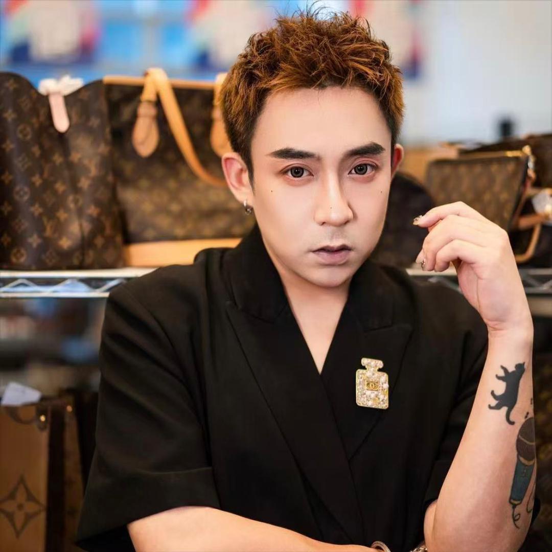 小亦二奢Edison（随缘播）