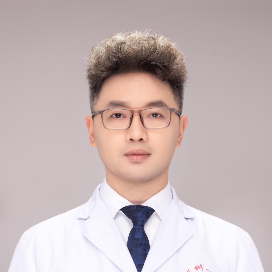 瘢痕修复杨冠龙医生