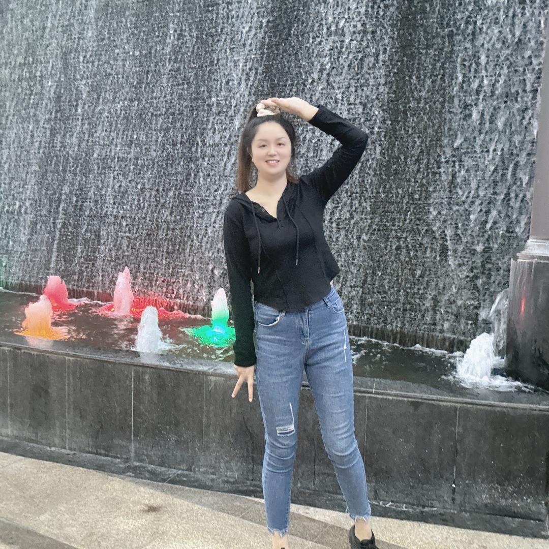 芸芸优选品质女装工厂店