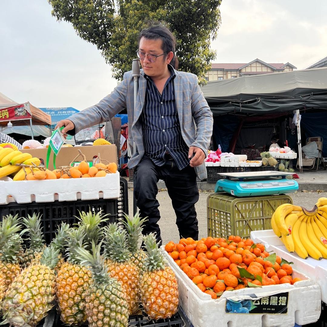 拐杖哥（阿龙）