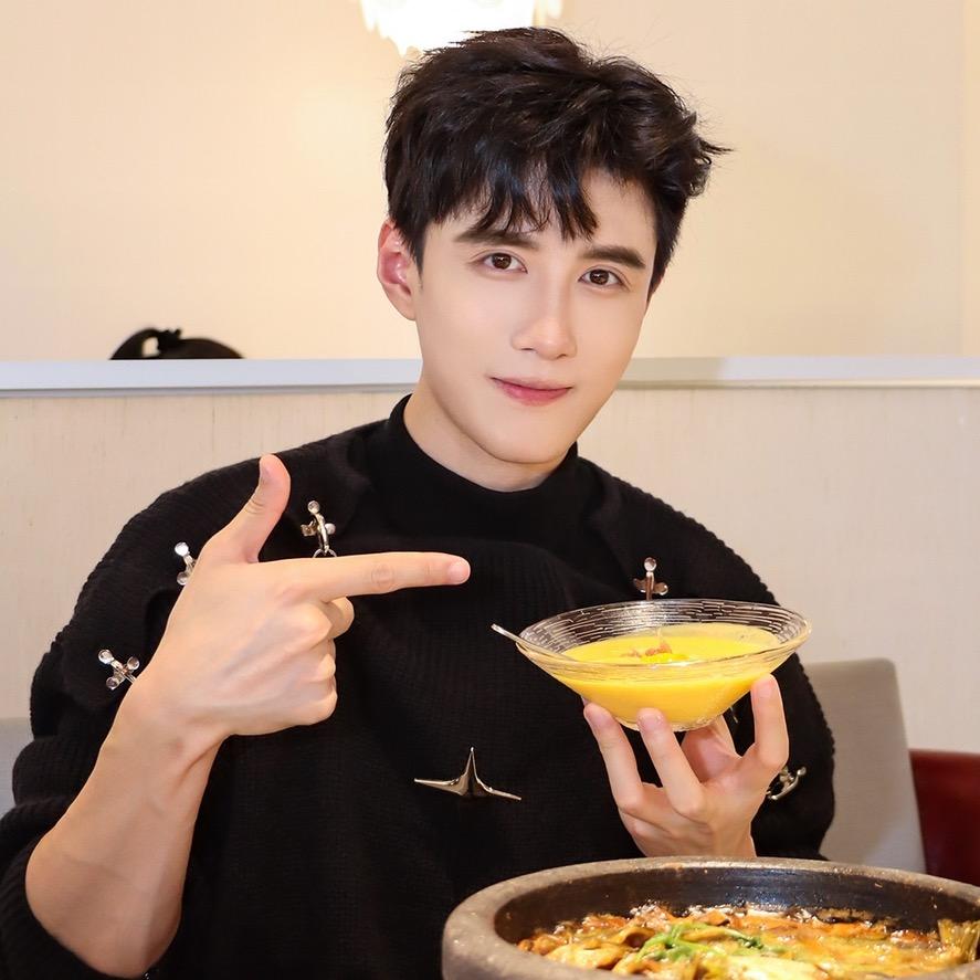 小天吃饭