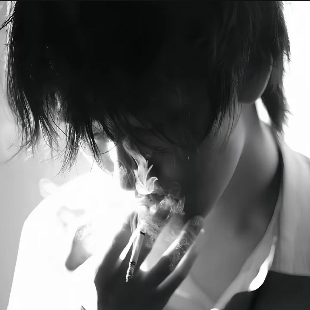 方子奕.