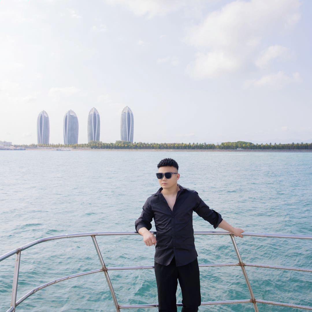 Mr.Y