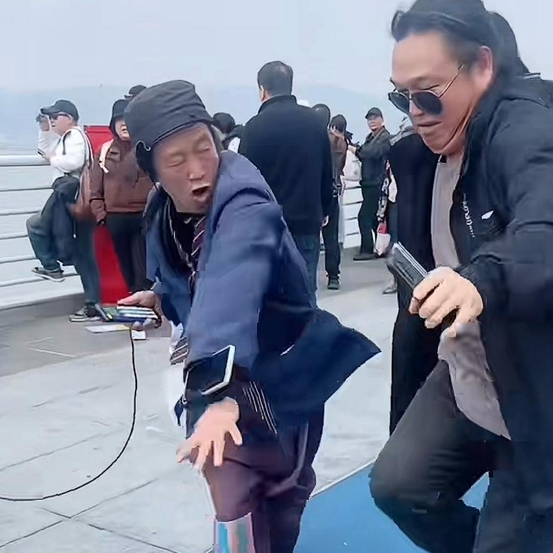 大洋芋（流浪汉）唱歌🎤-猪哥歌