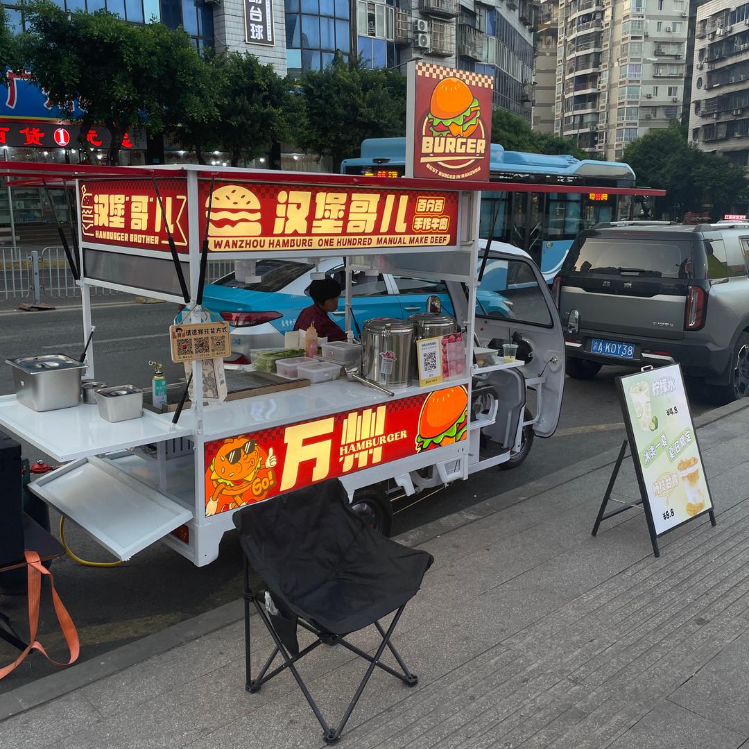 三金在贩卖美食🍔