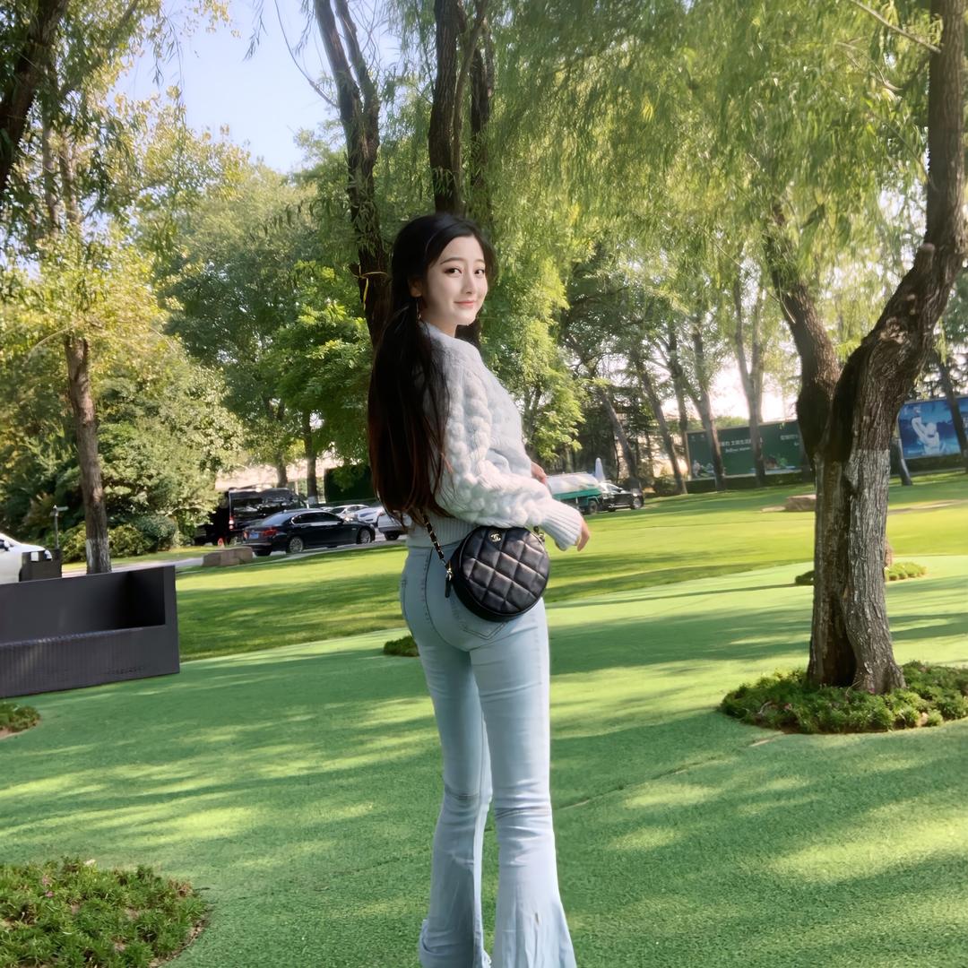 丽娜很清醒