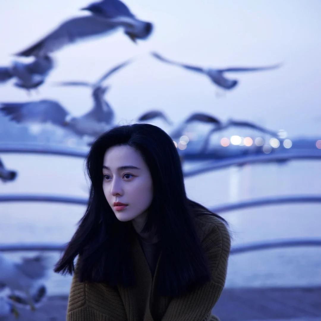 她