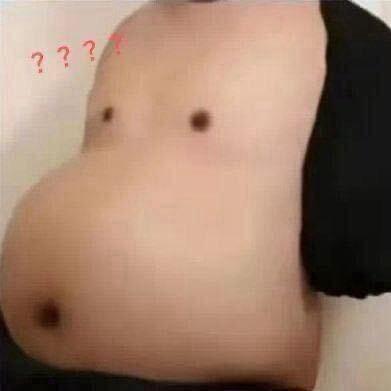 水上漂着的蜗牛