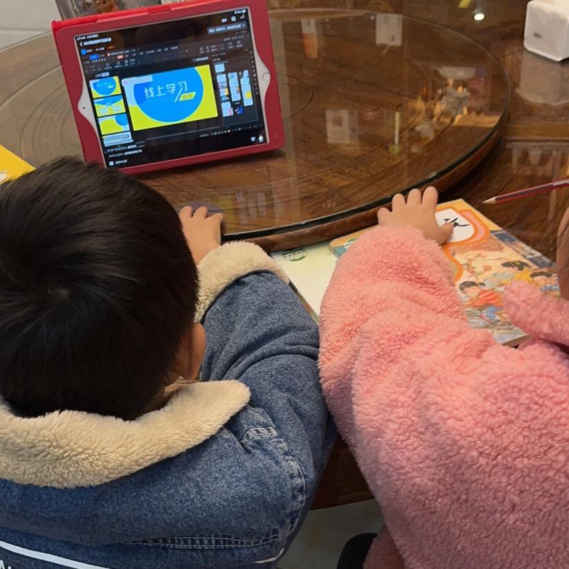 叮叮当当龙凤胎