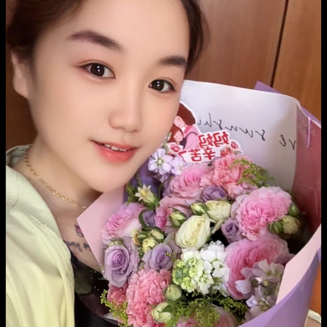 爱财爱己💔🕷️