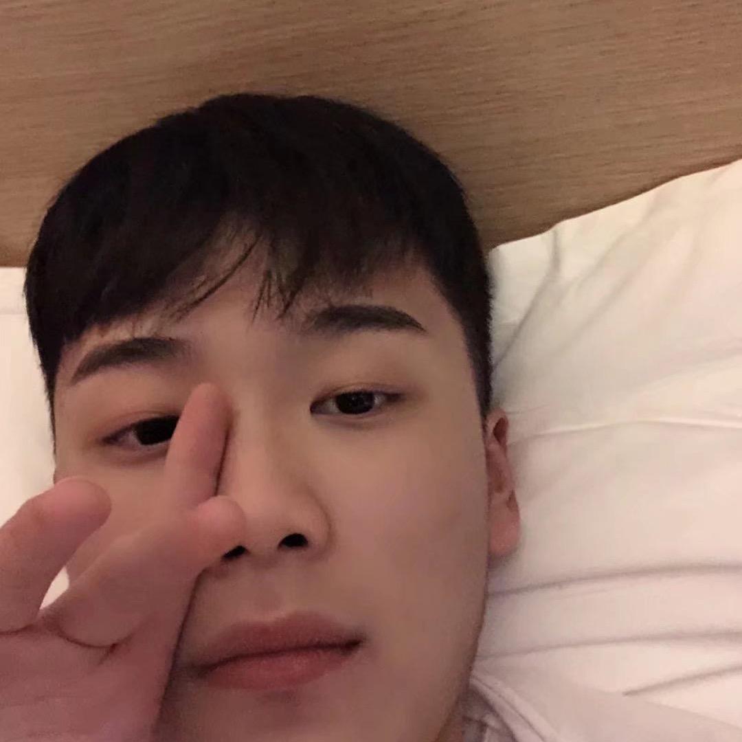 周柏宇.