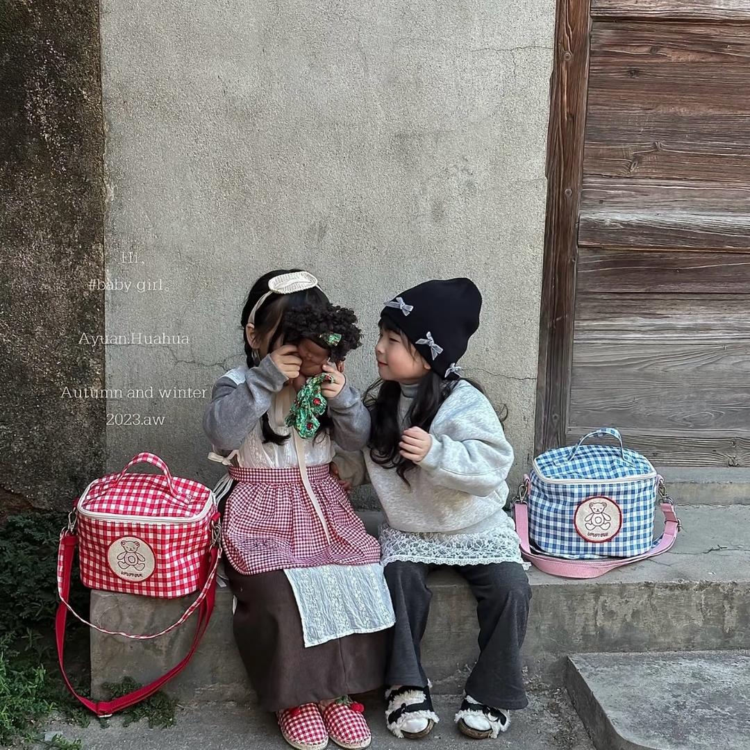 两个小盆友设计童装