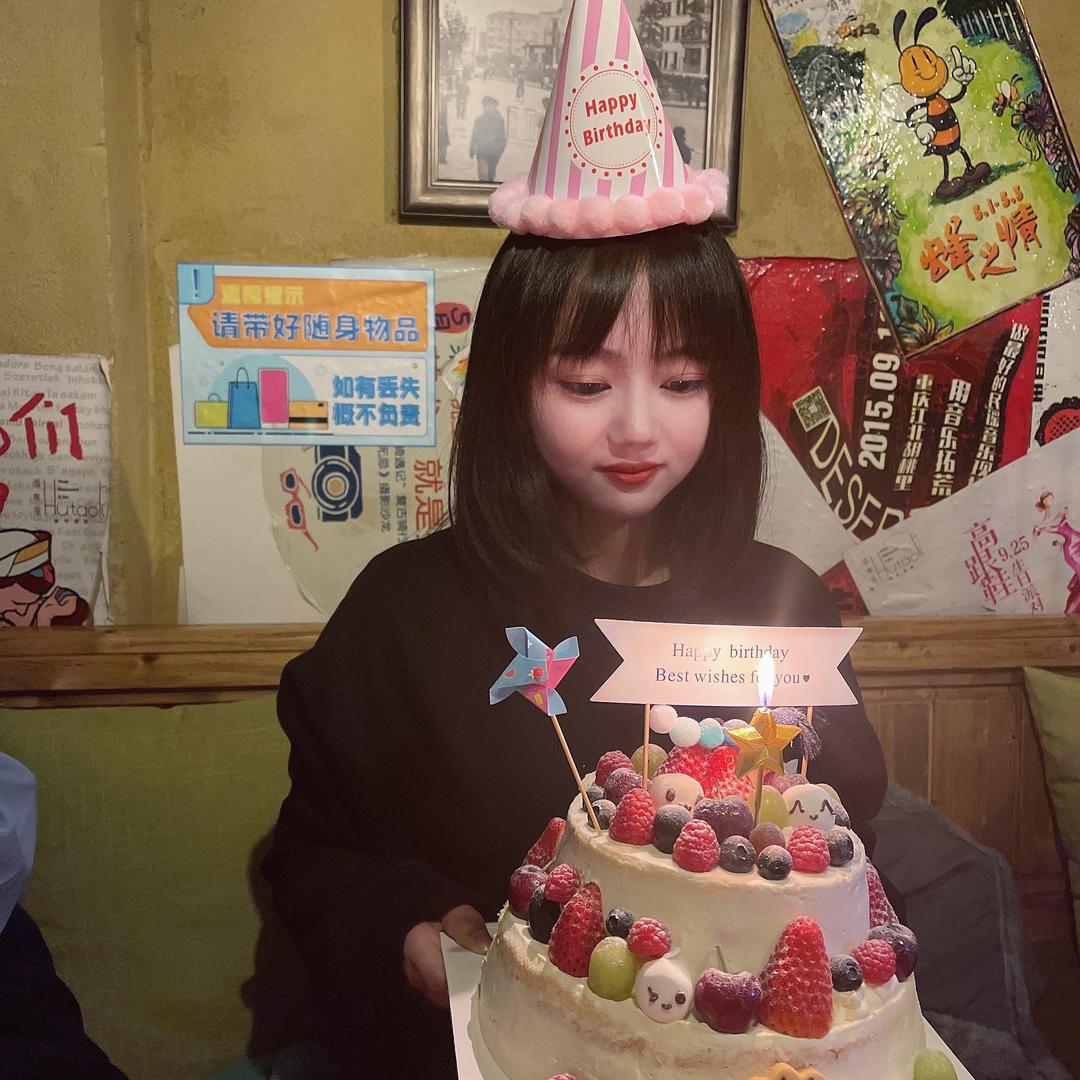 长兔牙的花店老板丫