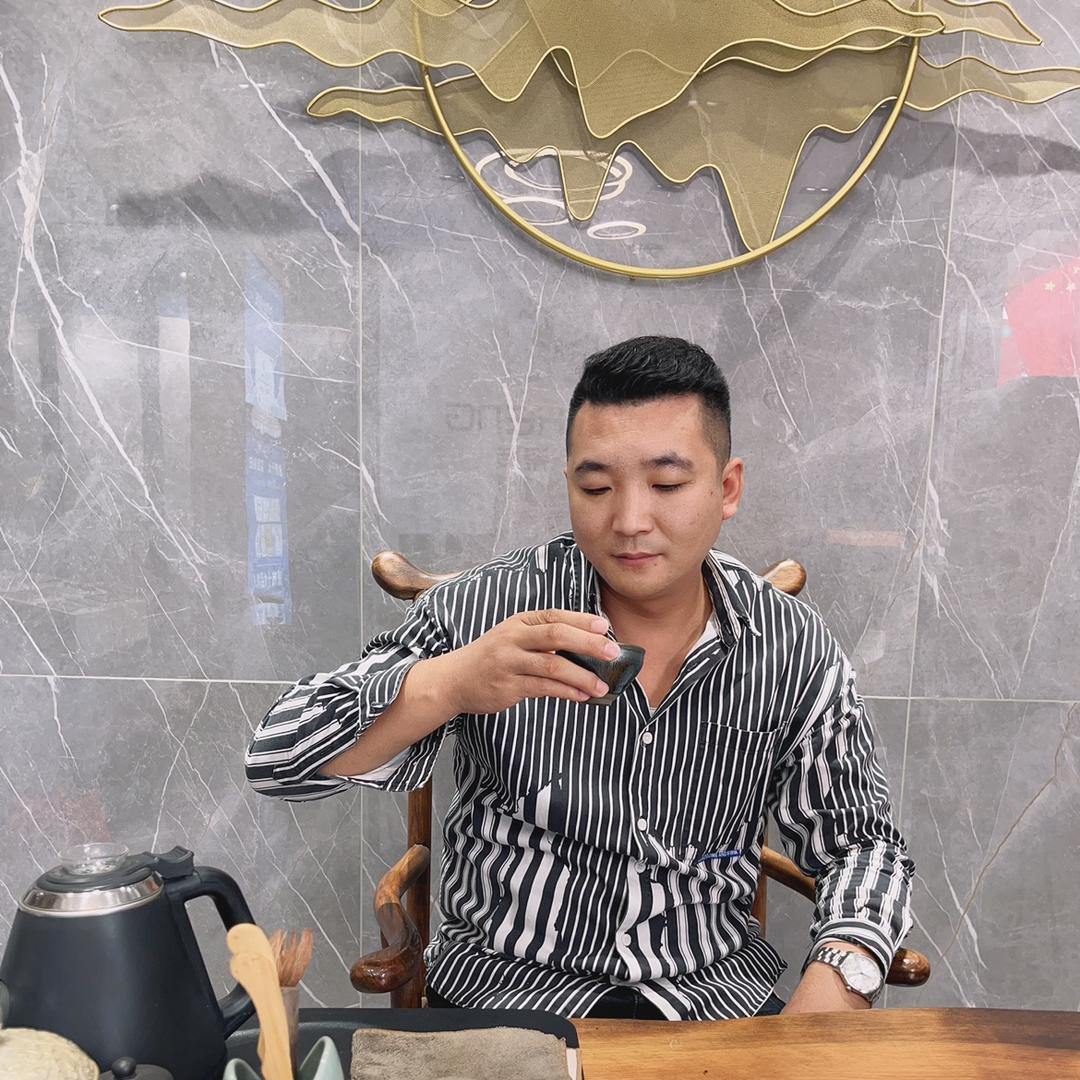 许昌洋娃瓷砖仓储店