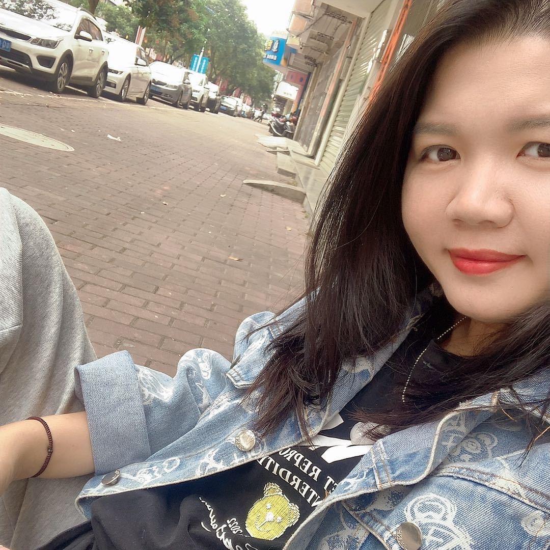 °  黄 _同学.  🍭