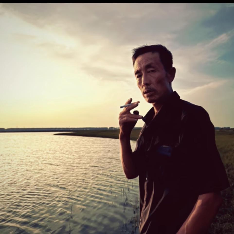 摇裤记到反起穿