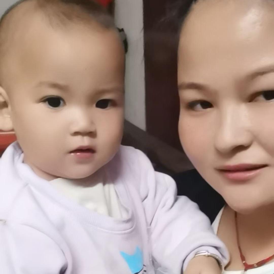 💞听এۣۖิ说 糖 很 甜