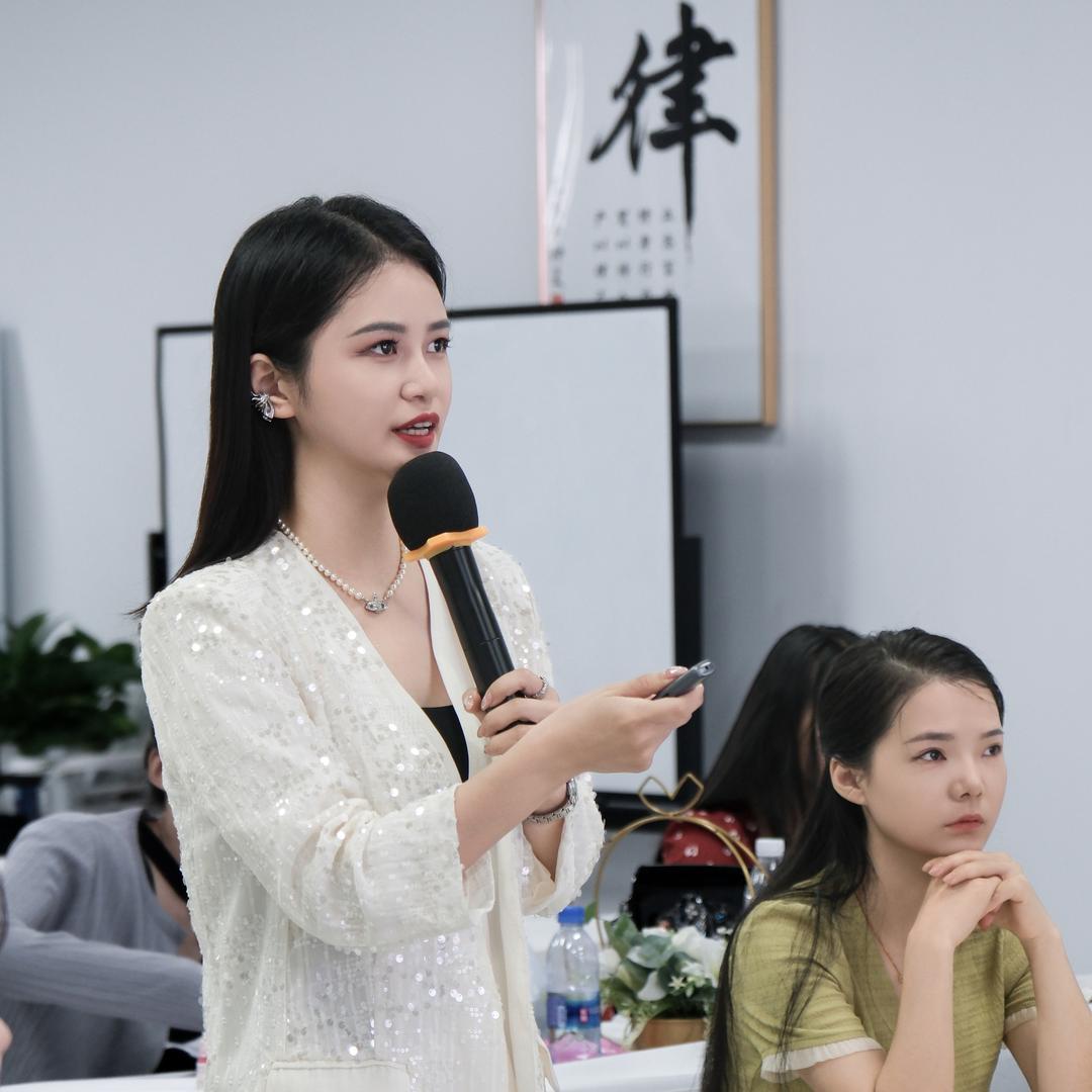 晨老丝儿